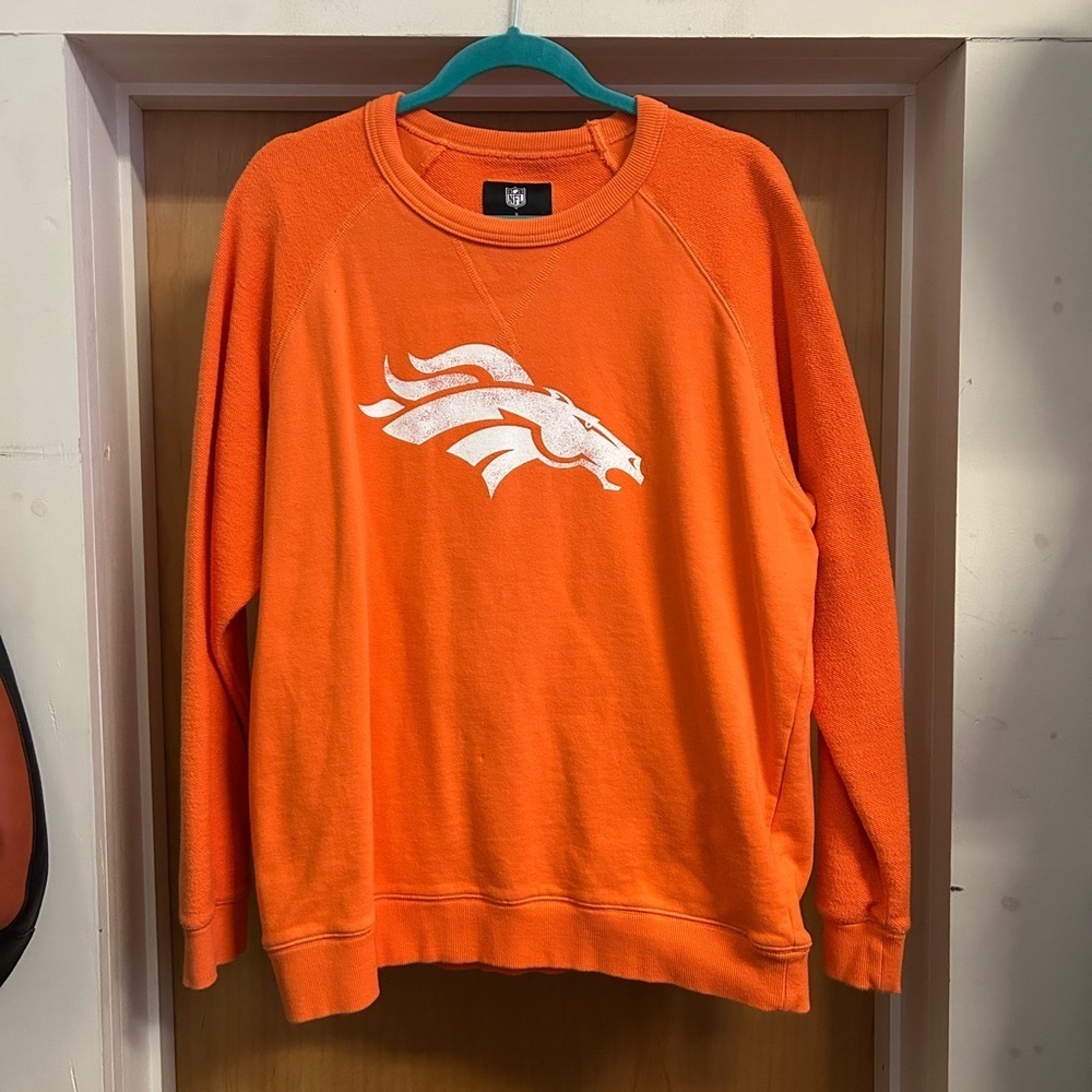 NFL Denver Broncos Darius Rucker Collection  Orange Crewneck Sweatshirt - size L